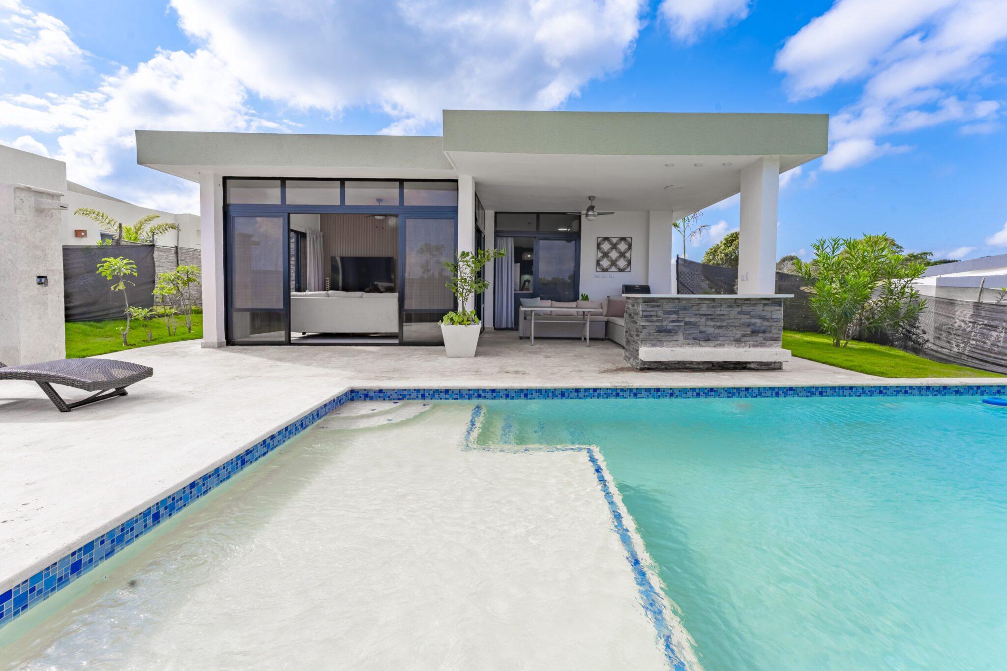 Villa Sunset – 2-Bedroom, 2.5-Bath Modern Tropical Home