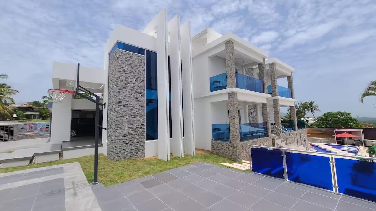 Villa Luxury at Star Hills, Puerto Plata — 12 Bedrooms, 2 Pools & Private Disco